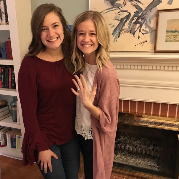 Meet your Poshers Tess and Tay! - Picture 2 of 3